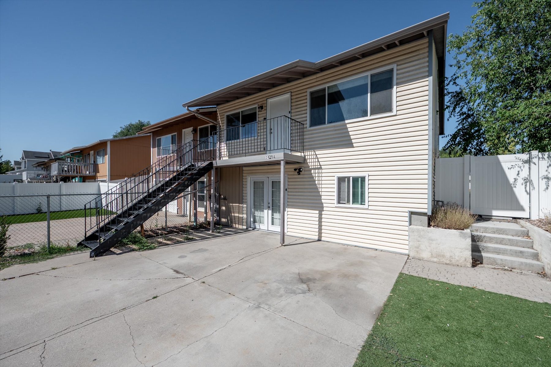 1425 Mandalay Road West - B Upstairs