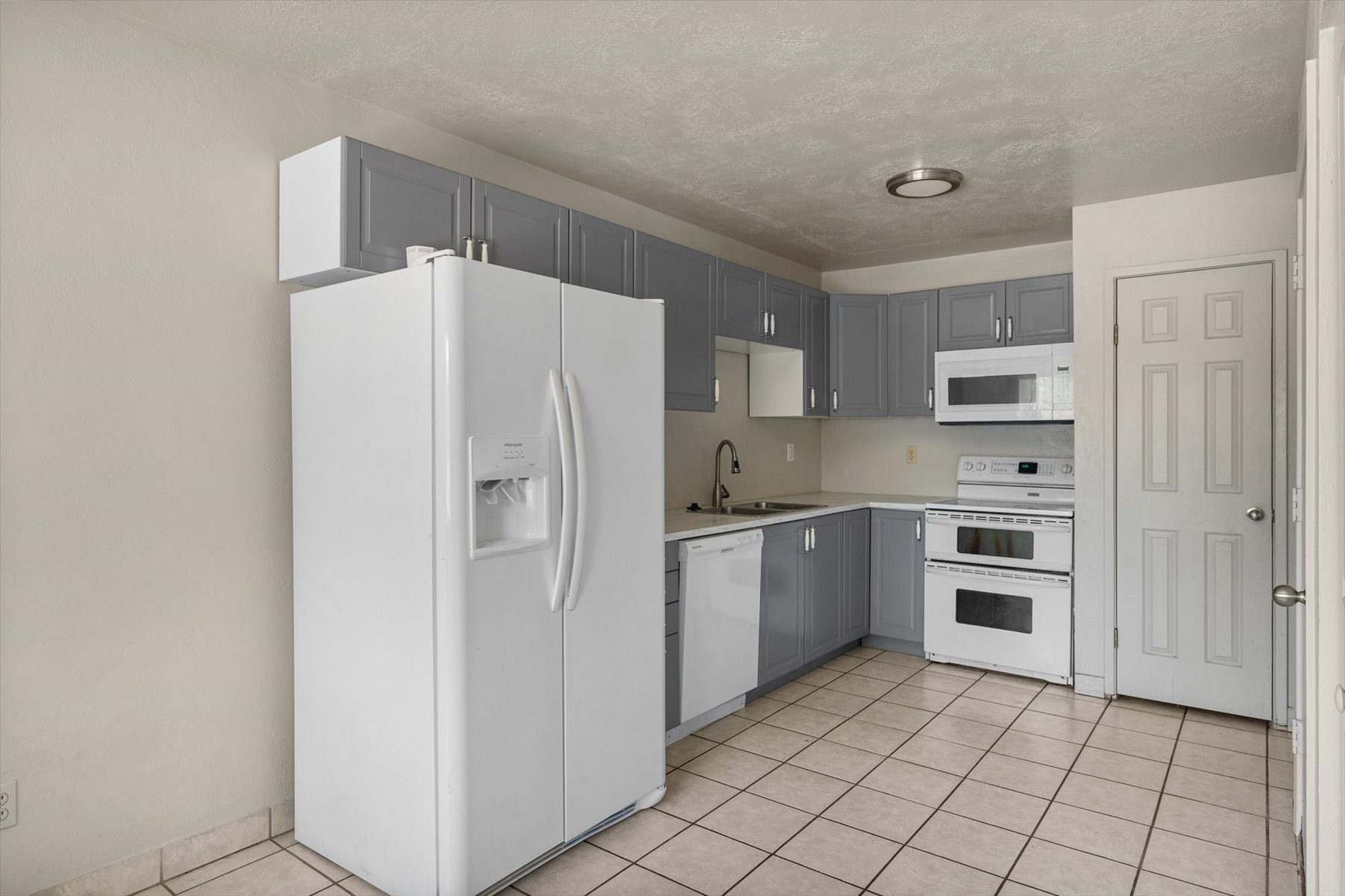1425 Mandalay Road West - B Upstairs