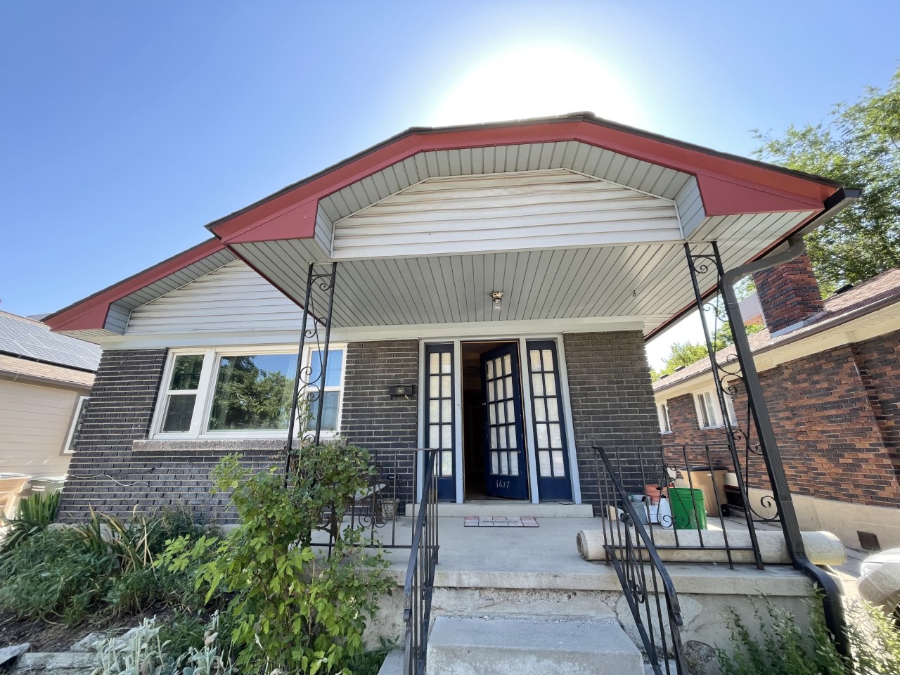 1637 800 East