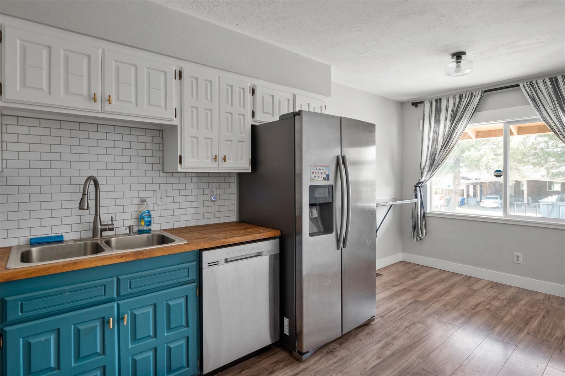 1425 Mandalay Road West - A Upstairs